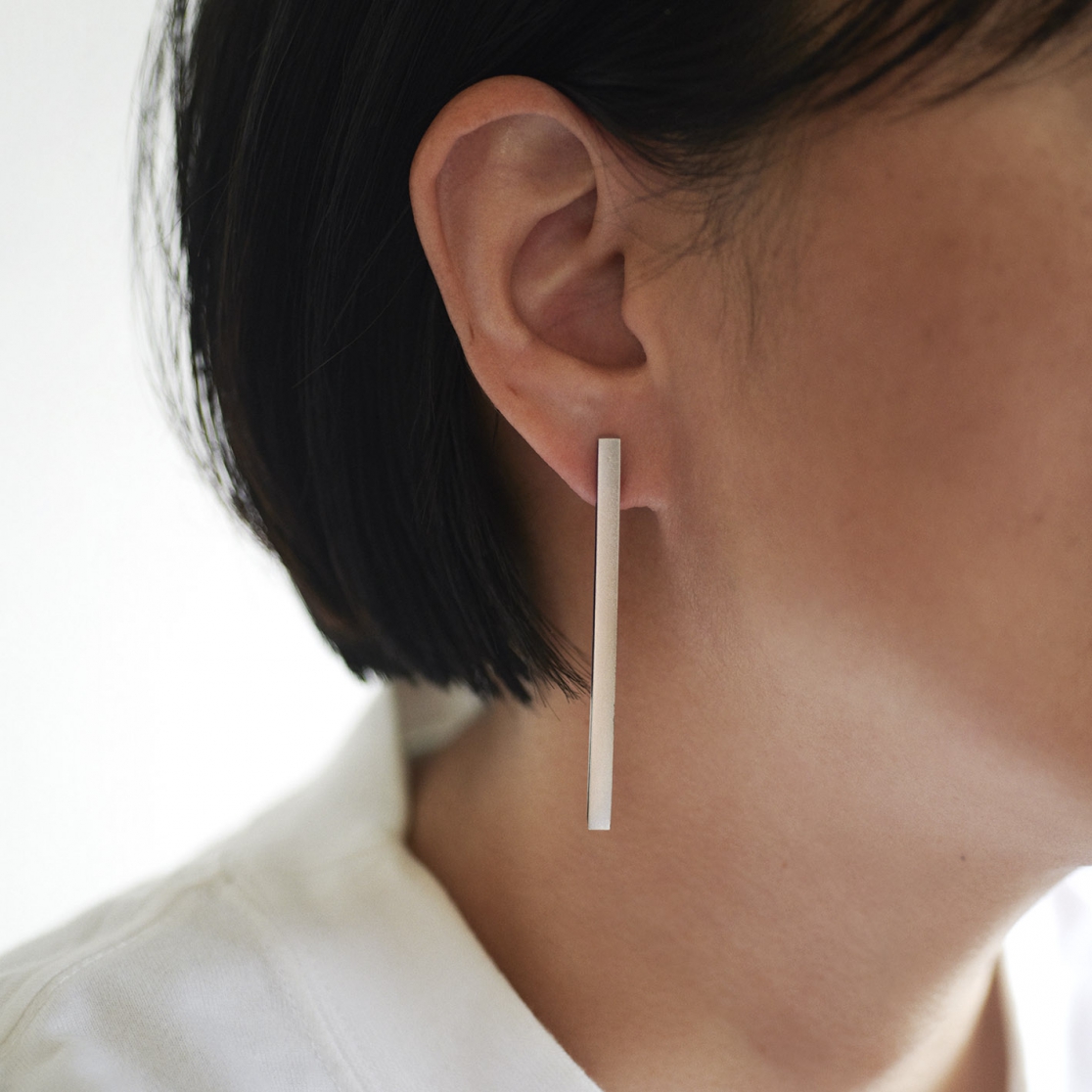 ピアス：STICK / シルバー　着用写真