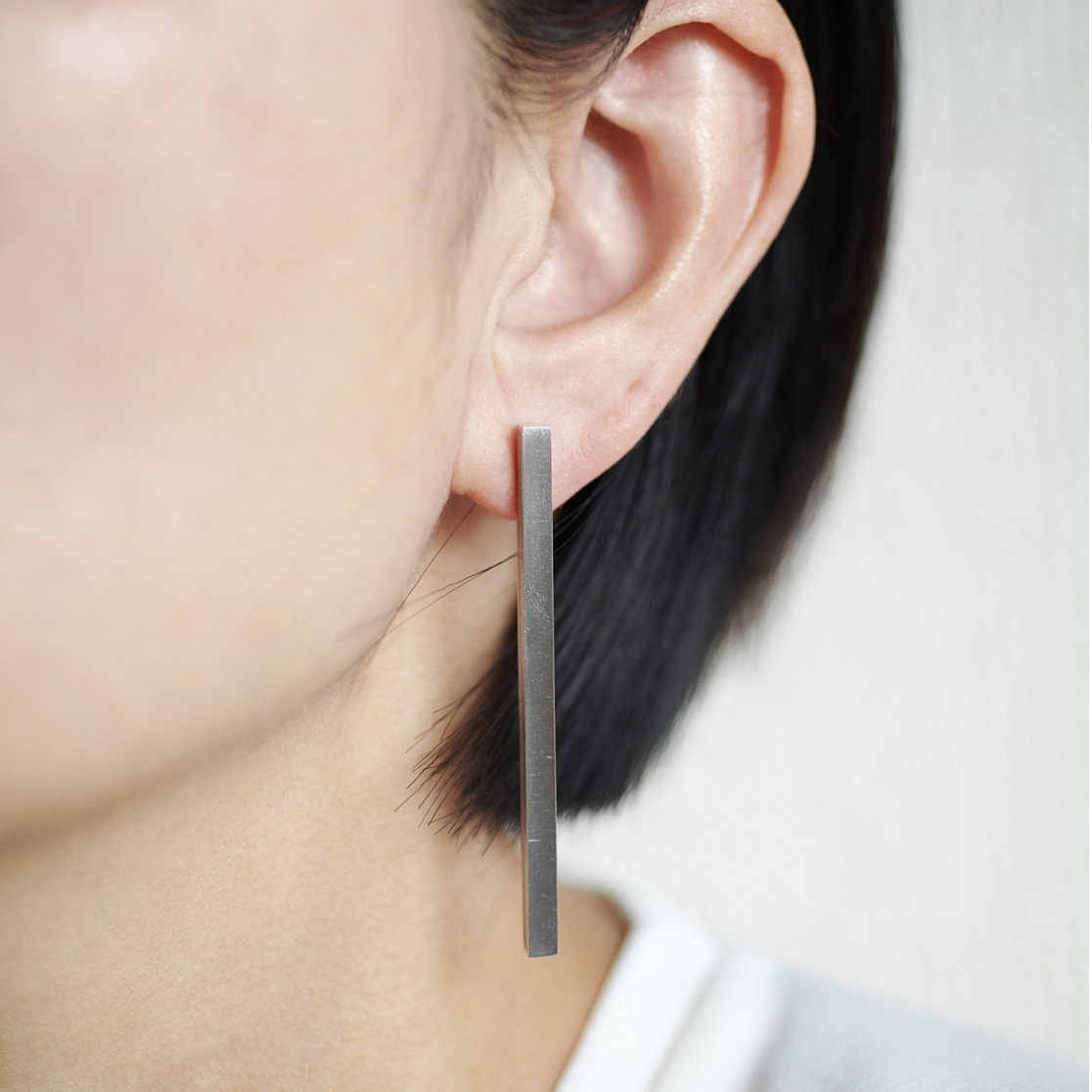 ピアス：STICK / シルバー　着用写真
