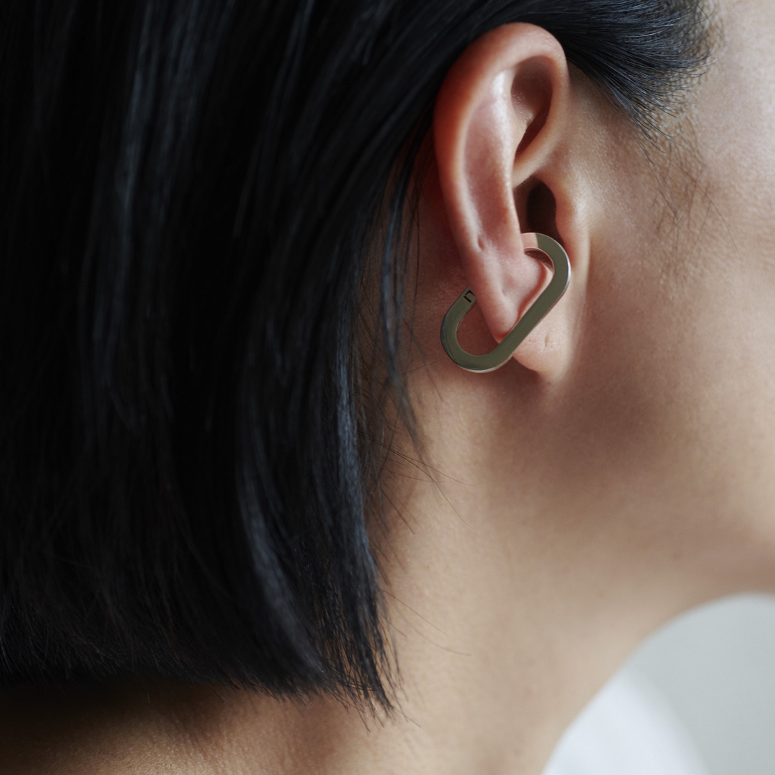 イヤーカフ：BASIC EC / オーバル　着用写真