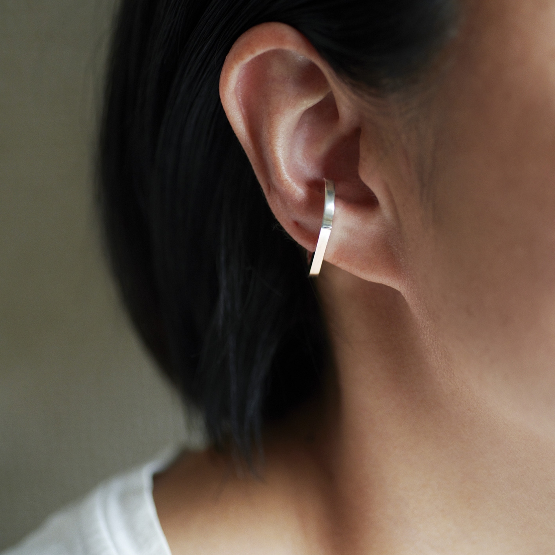 イヤーカフ：BASIC EC / オーバル　着用写真