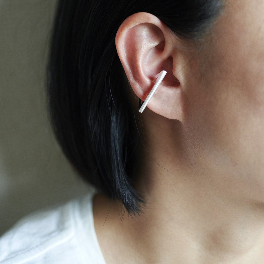 イヤーカフ：BASIC EC / トライアングル　着用写真