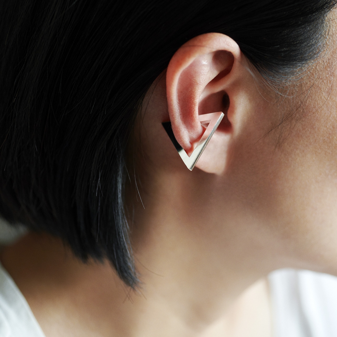 イヤーカフ：BASIC EC / トライアングル　着用写真