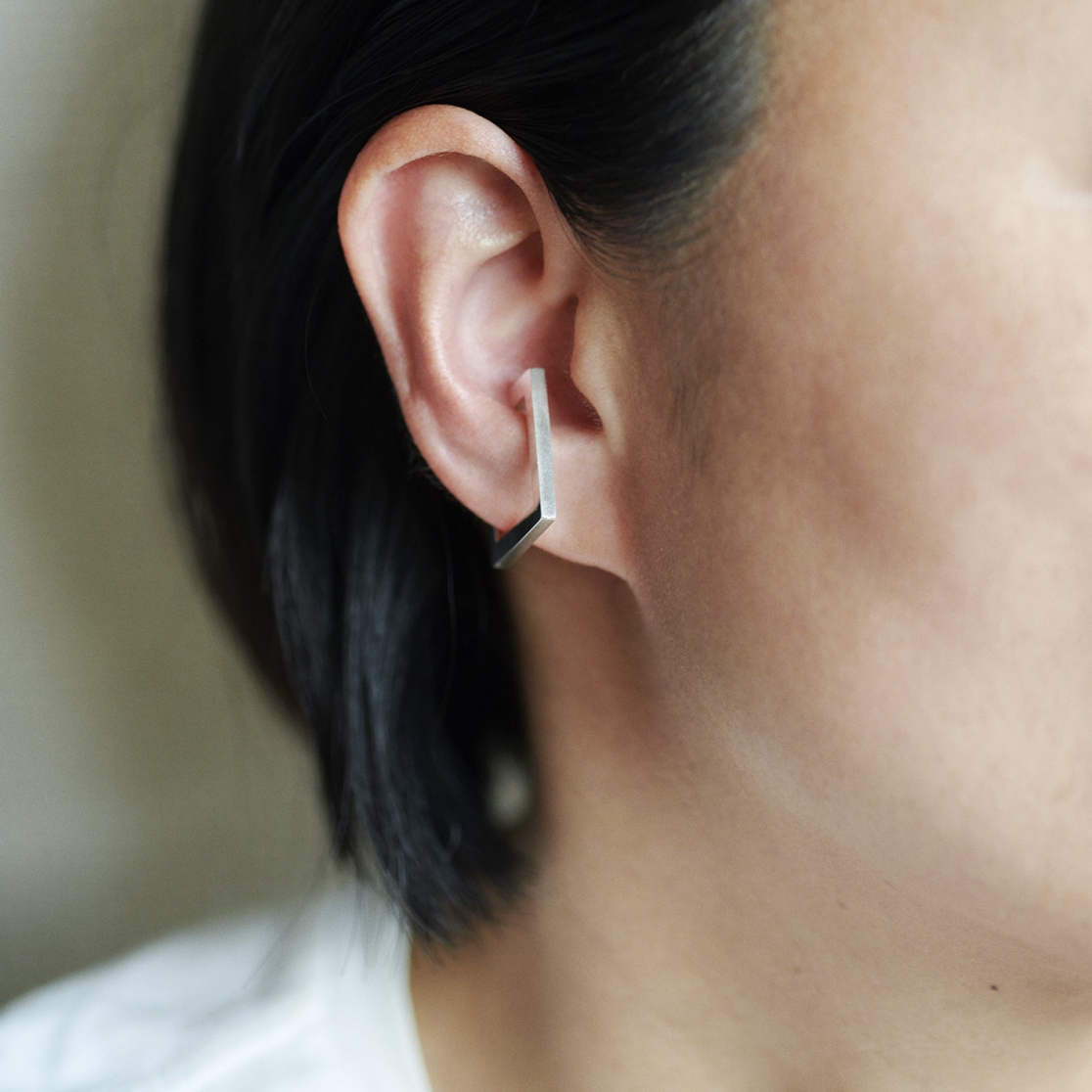 イヤーカフ：BASIC EC / スクエア　着用写真