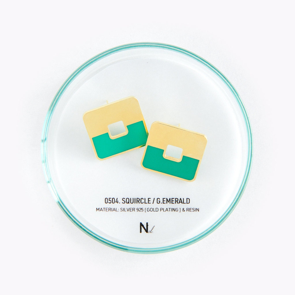 ピアス：SQUIRCLE / ゴールド・エメラルド