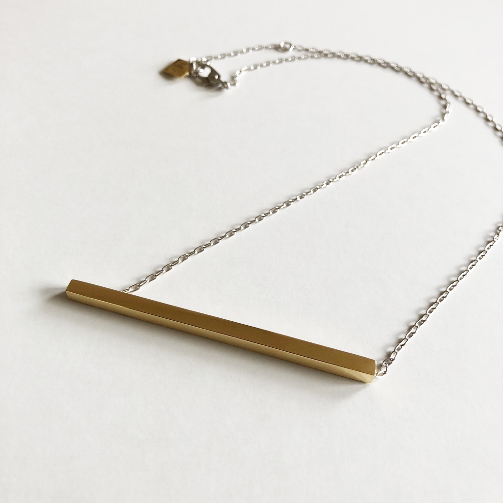 ナナメネックレス